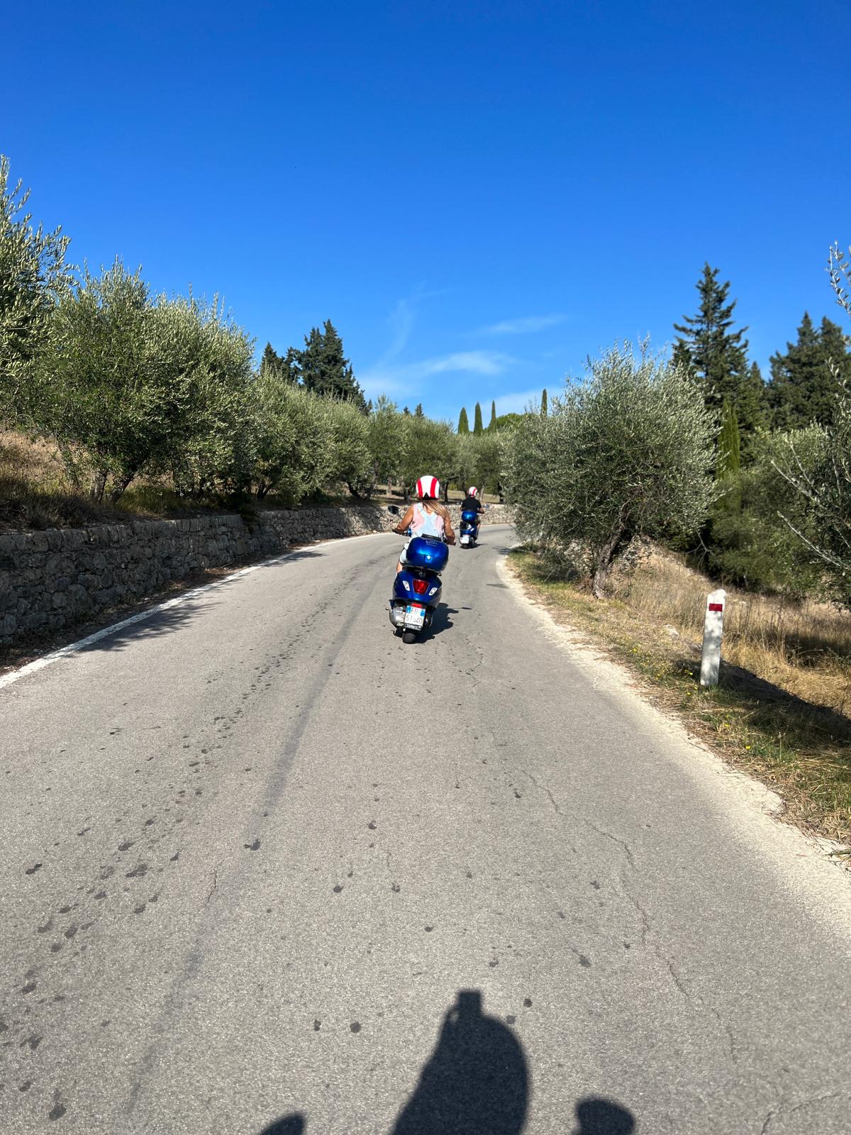 Tochtje op de vespa door de mooie natuur in Italië